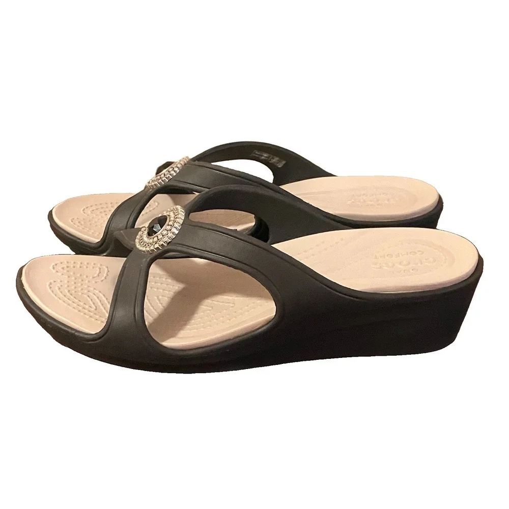 Crocs Sanrah Embellished Wedge Sandals Womens 9 Black Jeweled Medallion Strappy